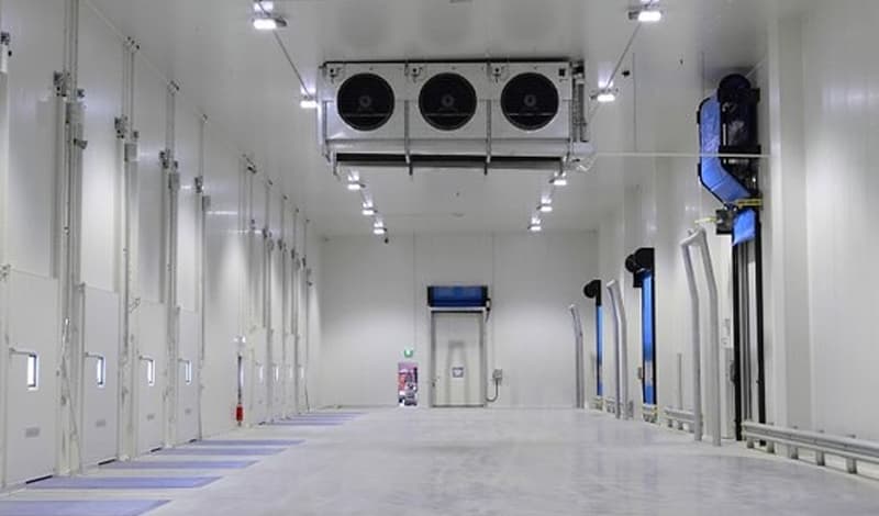 Lojistik soğuk hava deposu iç görünüm çok bölgeli sistem