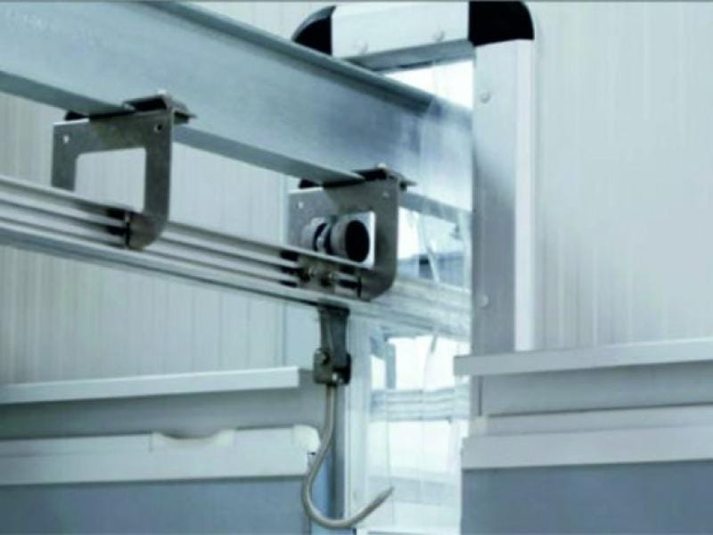 Mezbahane monoray geçiş — kırmızı et soğuk hava deposu oda arası ray geçişi