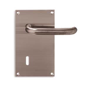 Paslanmaz çelik kapı kolu ve anahtar girişli metal plaka seti